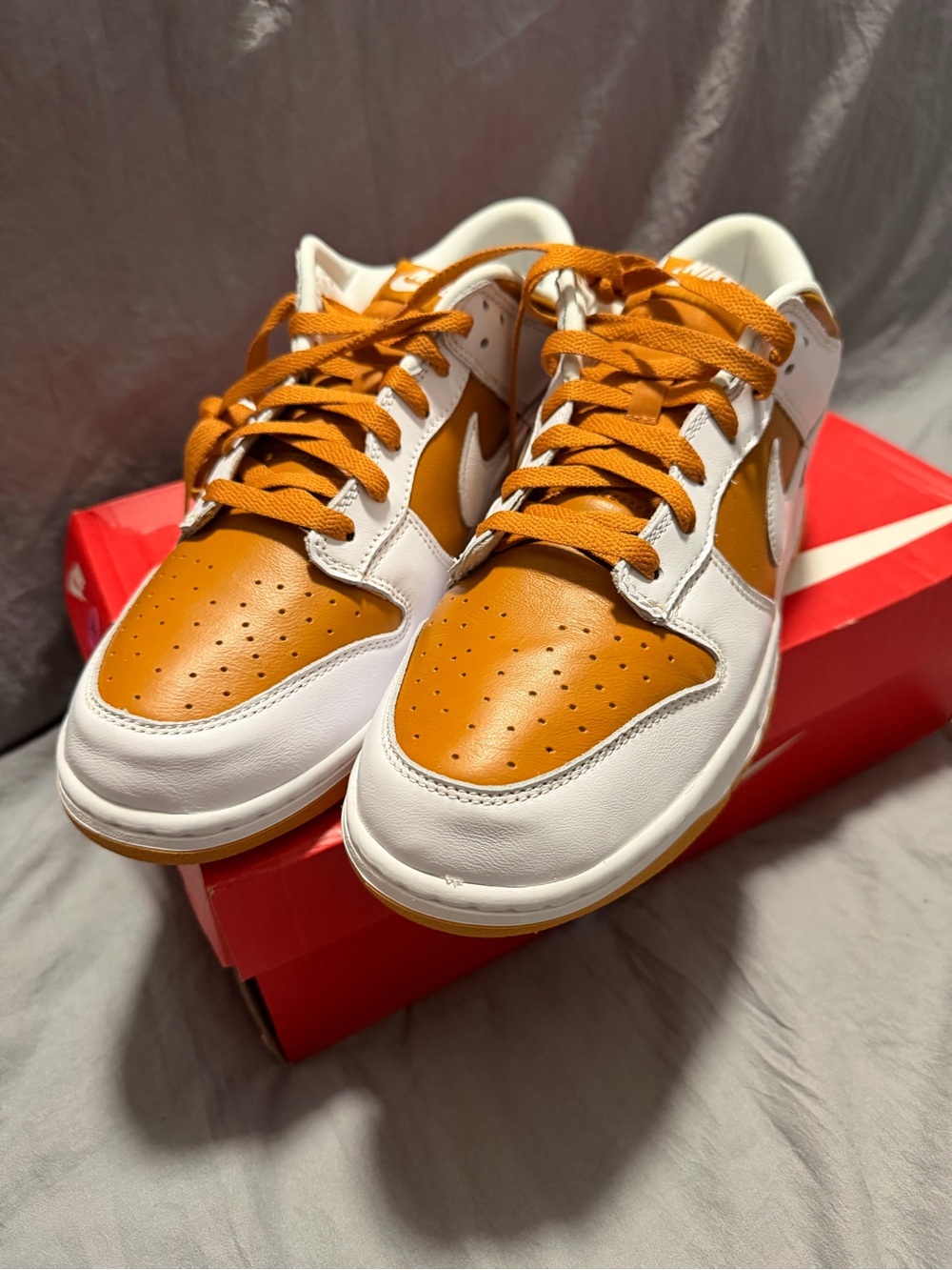 Nike Men’s Low-Top Sneakers in White and Orange